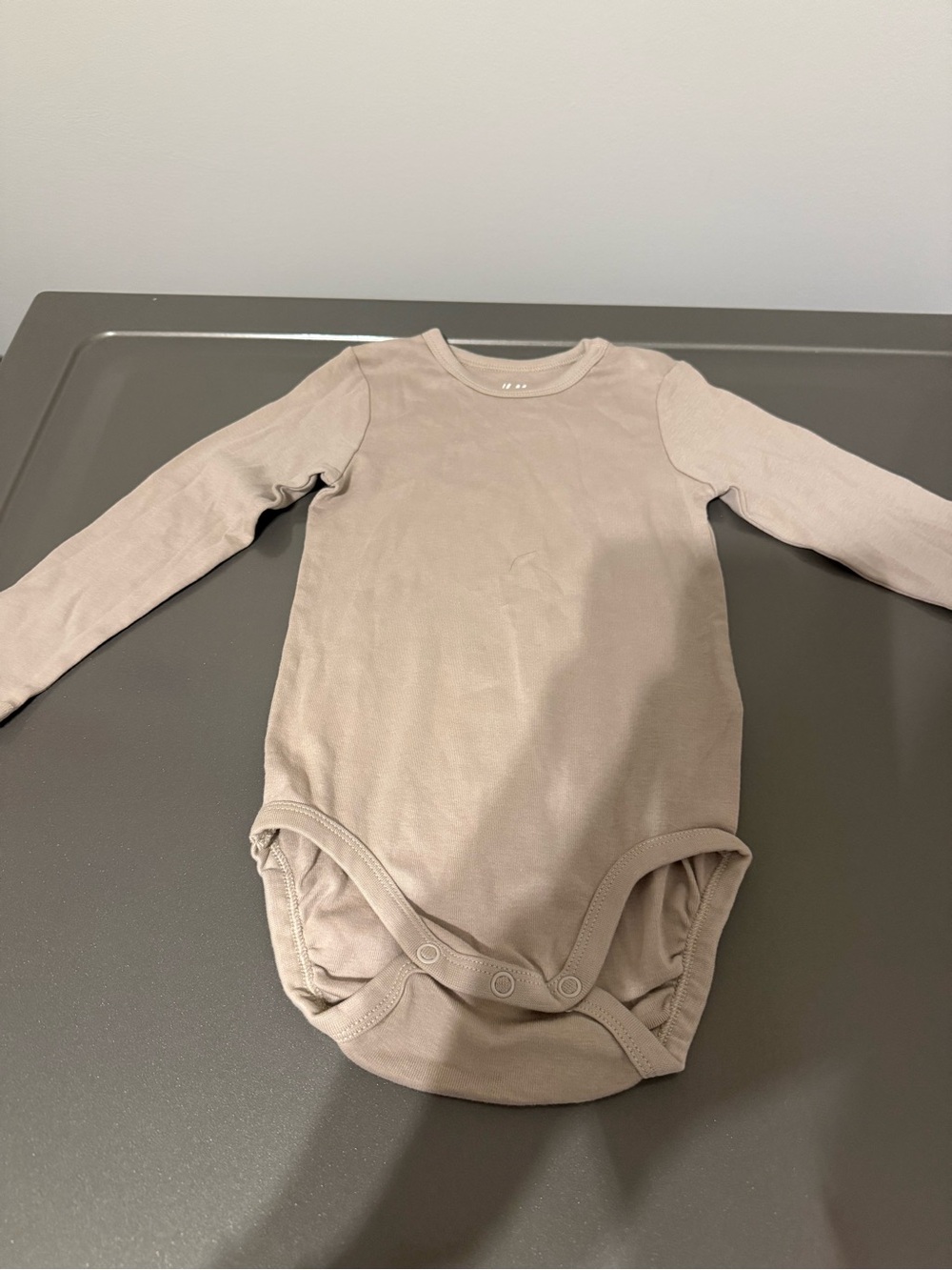 H&M-Kids Long-Sleeve One-Piece Bodysuit in Light Taupe-Size 12/18 months